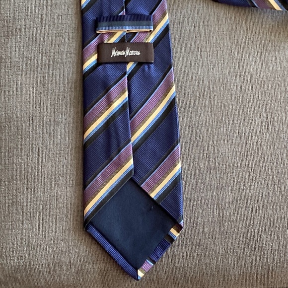 Indigo Neiman Marcus Tie with stripes - Picture 2 of 2